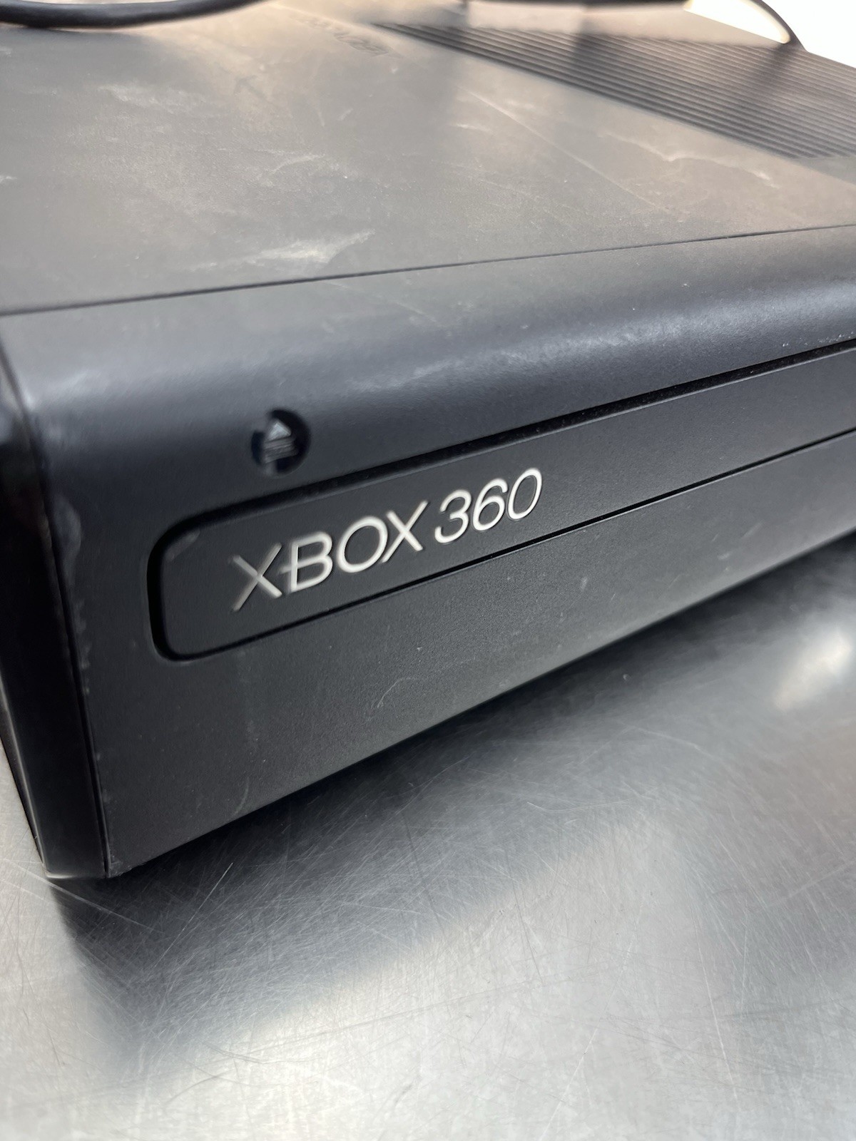 Xbox 360 S console bundle featuring a Kinect sensor. No Cables, No Controller
