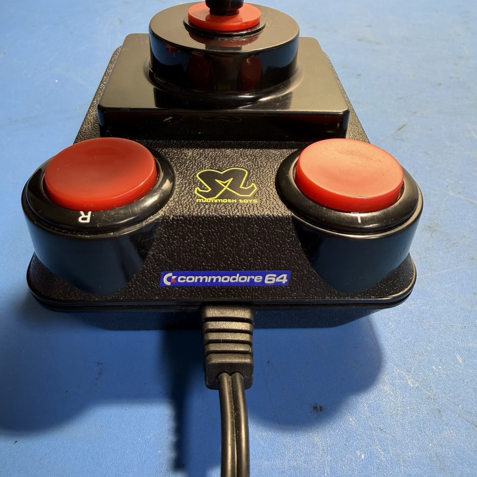 2004 Mammoth Toys Commodore 64 C64 Plug & Play 30 Games Joystick Fully Tested