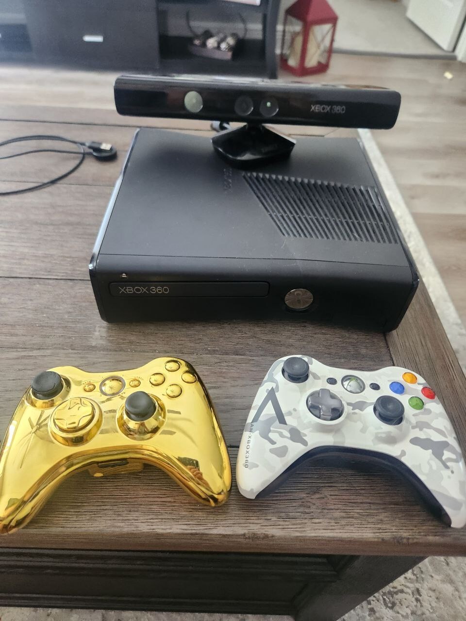 Microsoft Xbox 360 S with Kinect 250GB Glossy Black Console (NTSC)