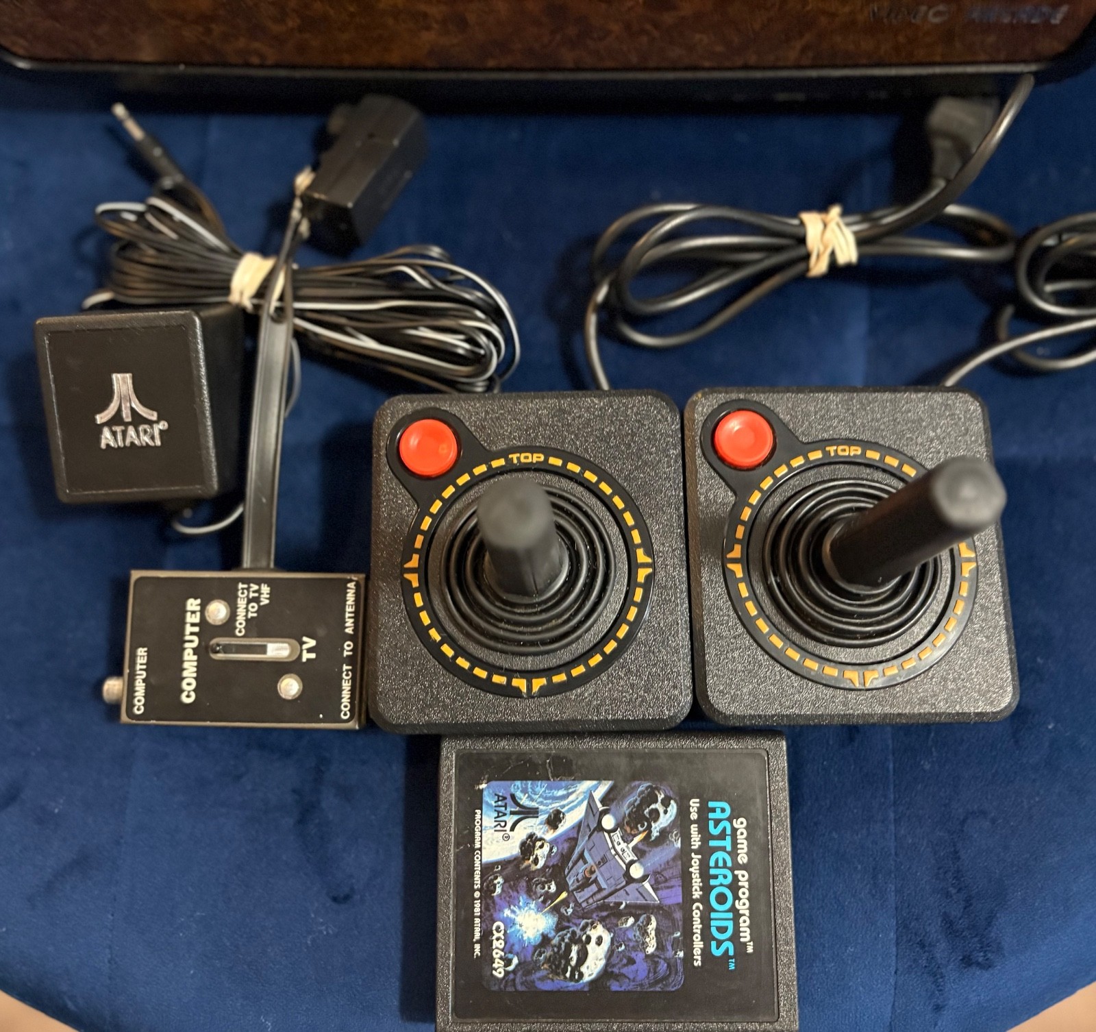 atari 2600 heavy sixer sunnyvale working w/ Asteroids and joysticks and wires