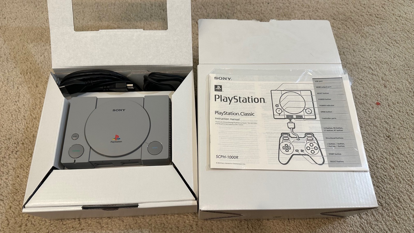 Sony PlayStation Classic Mini Console (3003868). 2 Controllers. 20 games. Unused