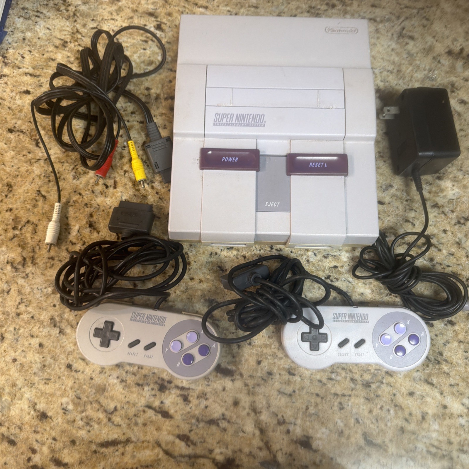Nintendo SNES Console SNS-001 NTSC-U/C Gray w/ 2 Controllers, AV, Power