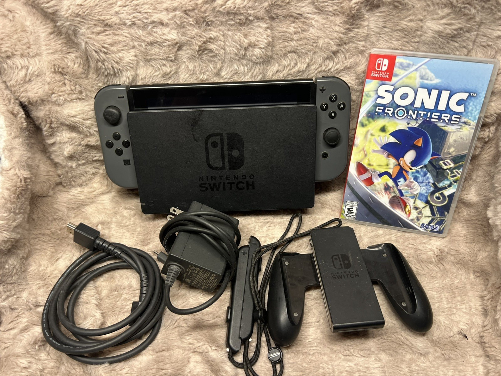 Nintendo Switch HAC-001 w/ Console Joy-Con, Dock, Charger & CARRYING CASE/GAMES