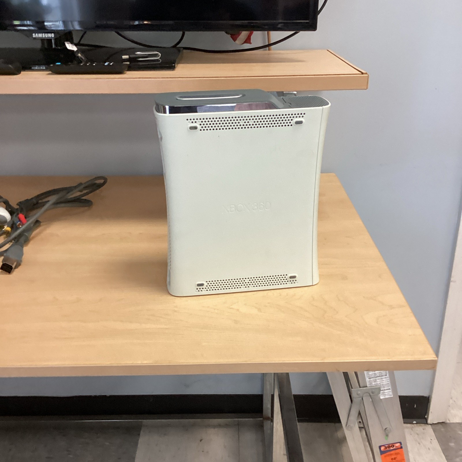 Microsoft Xbox 360 Pro 20GB Console – Matte White