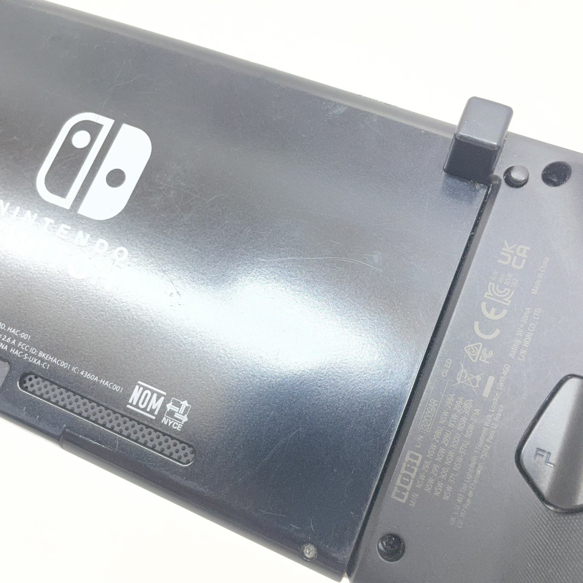 NINTENDO SWITCH CONSOLE WITH HORI SPLIT PAD CONTROLLER CHARGER (CMP124327)