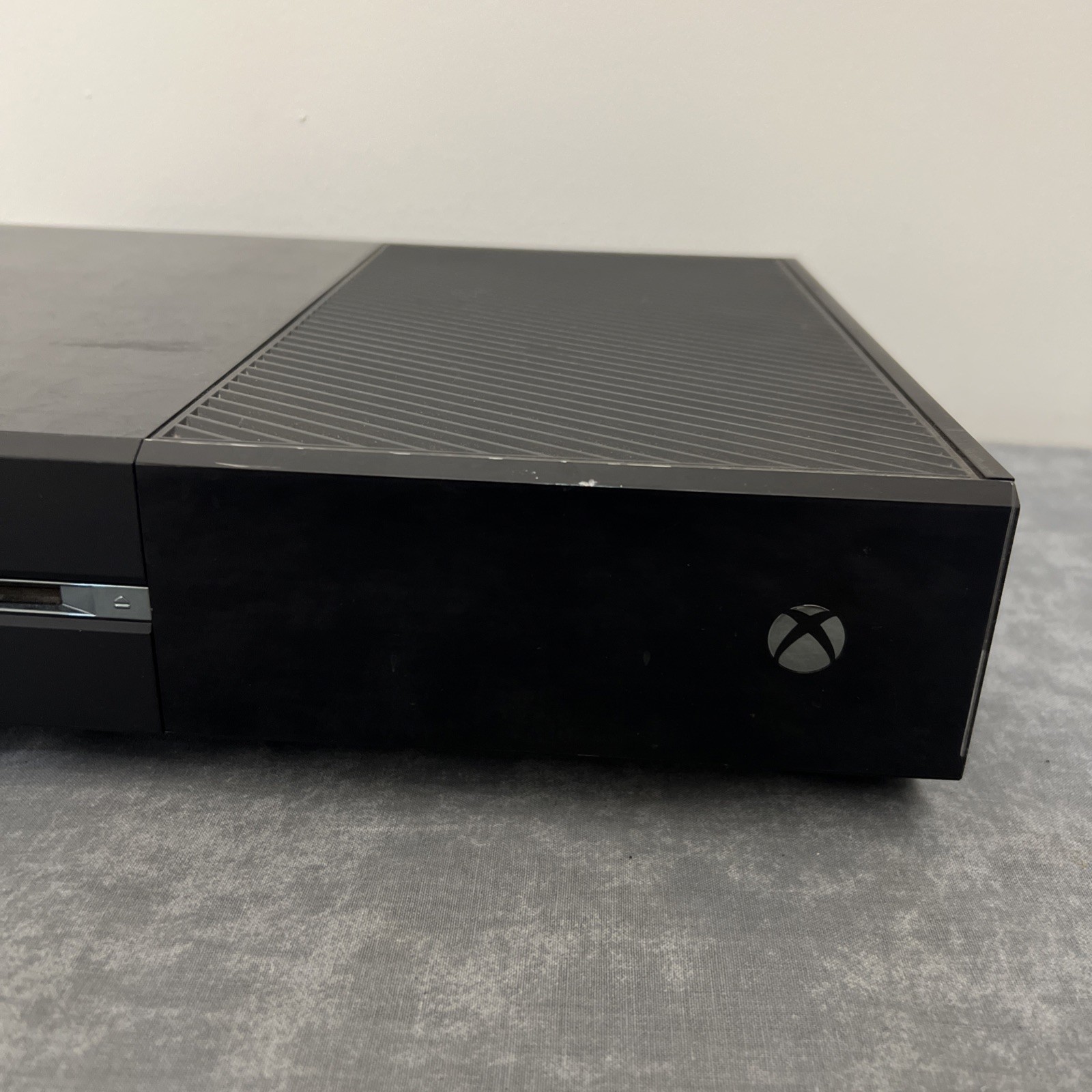 Microsoft Xbox One 500GB Console Black 1540 Controller, Power Cord And 5 Games