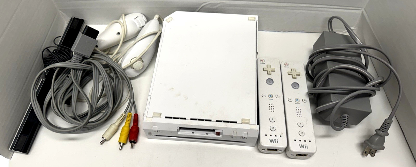 Nintendo Wii RVL-001 Console White Complete With Power Cables Controller