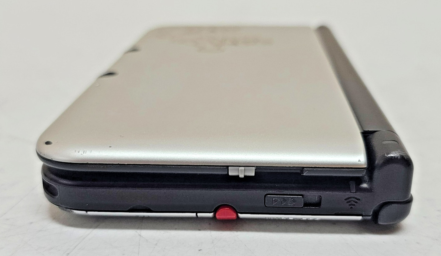 Nintendo 3DS XL Year of Luigi 30th Anniversary Edition