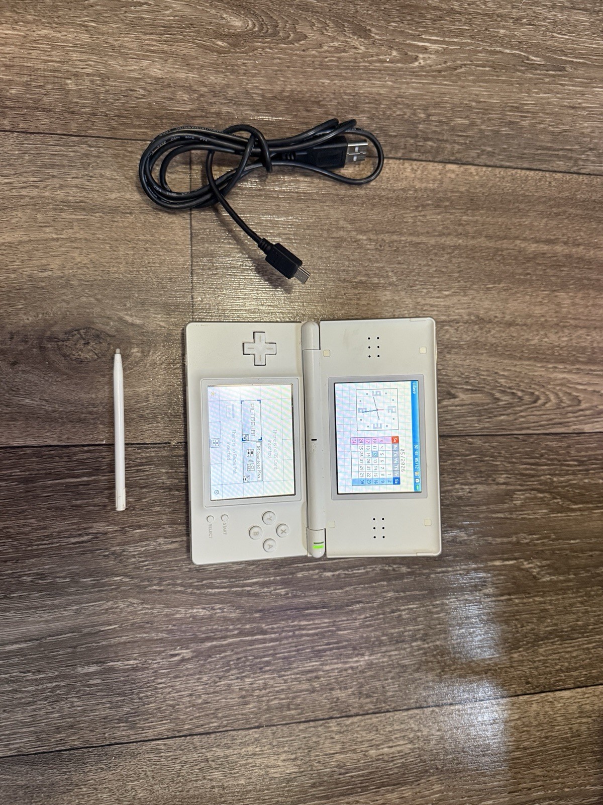 Nintendo DS Lite USG-001 Handheld Video Game System Polar White WORKS