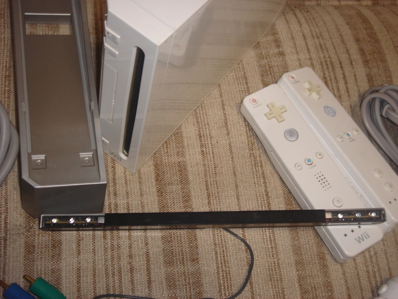 Nintendo Wii Console Bundle | 2 Remotes | 2 Nunchuks | Sensor Bar | Cables