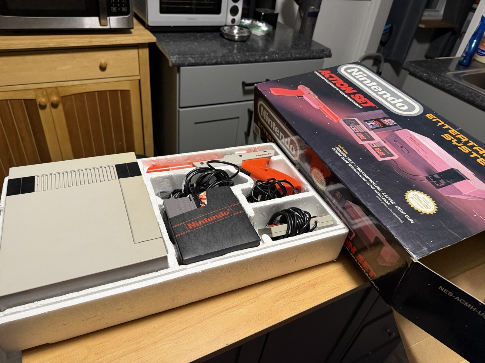 Vintage Nintendo NES Action Set Console Complete in Box (CIB)