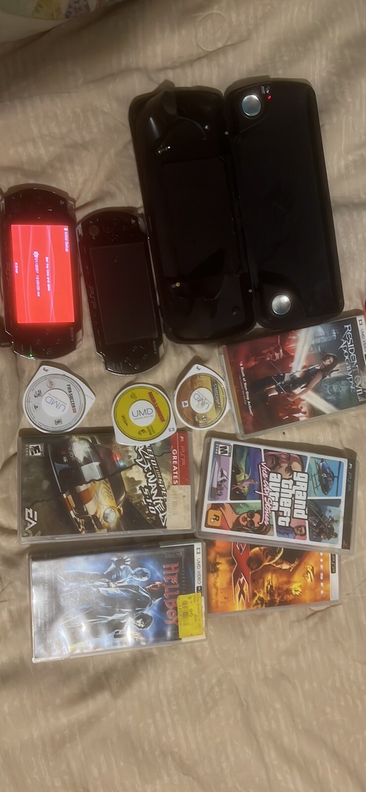 Sony PlayStation Portable Value Pack – Black (PSP-1001K) Also Have A PSP 2000