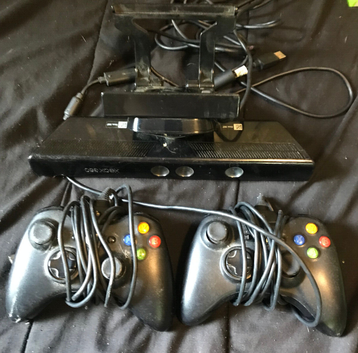 Xbox 360 Kinnect Camera w/ 13 regular games & 5 Kinnect games & 2 Controllers