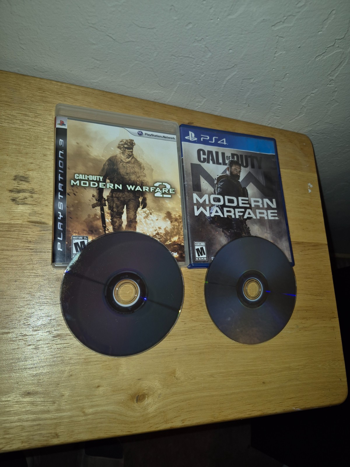 Modern warfare Ps3 ps4 game bundle. Both tested pre-owned