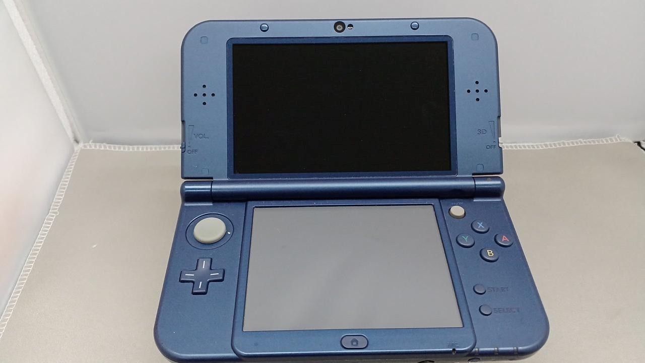 New Nintendo 3DS XL (LL) RED-001 Portable Gaming System Console A3361