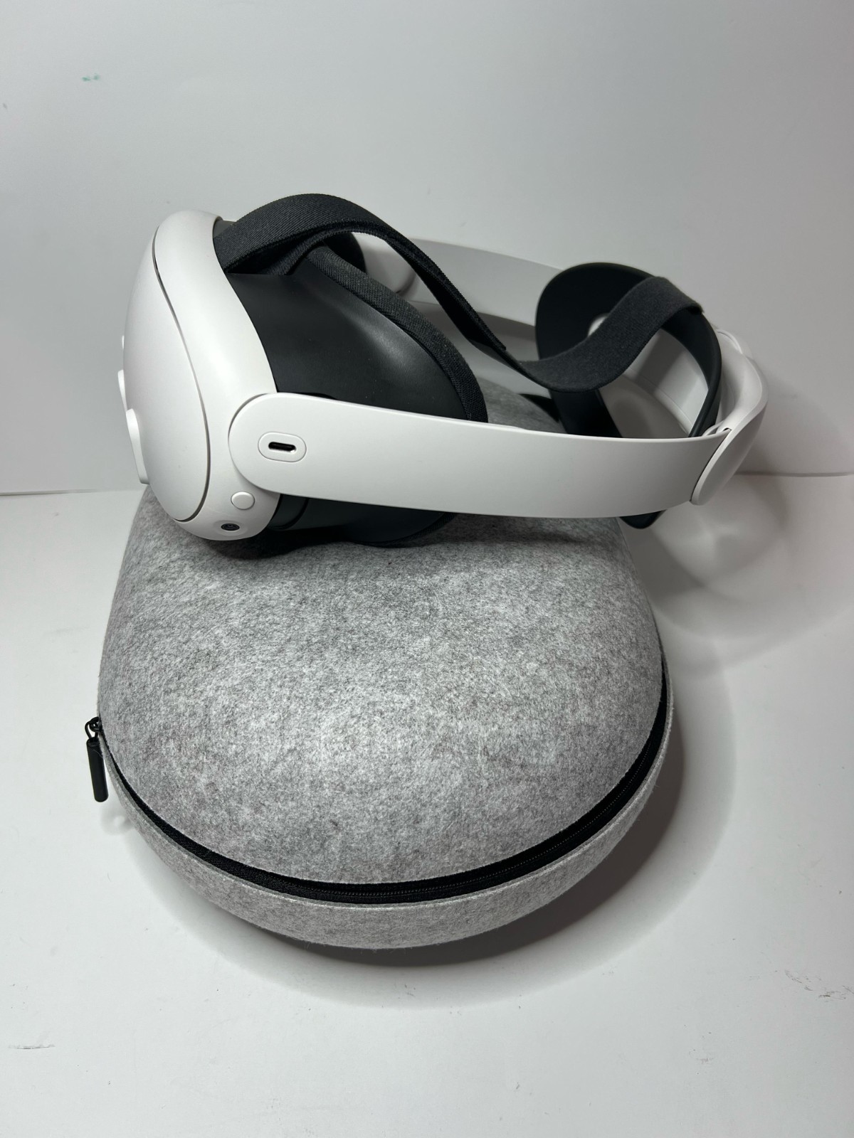 Meta Quest 3 128GB + Elite Strap + Case – Controllers NOT Included.