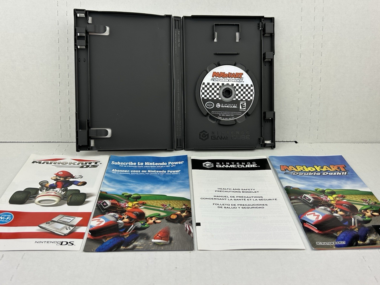 Nintendo Game Cube Console with 4 Controllers Mario Kart Double Dash DOL-001