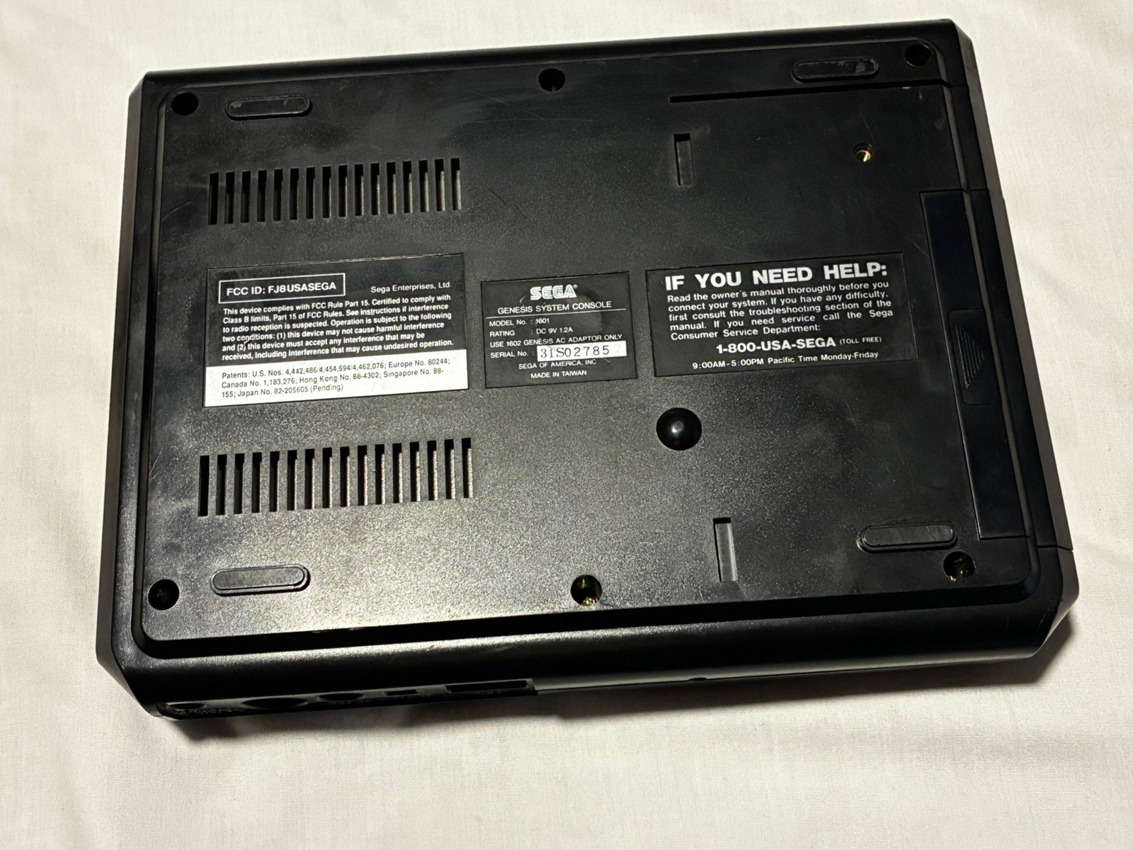 SEGA Genesis Gaming Console 16-Bit High Definition Graphics turns on READ