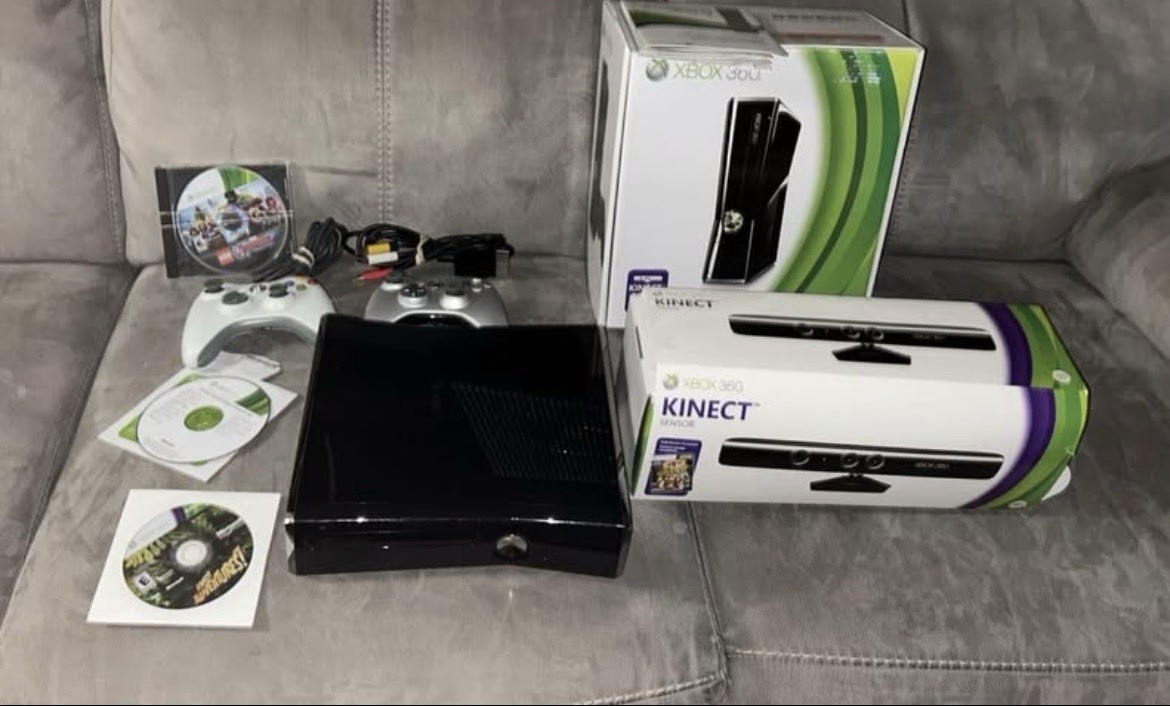 Xbox 360 250GB Kinect Bundle 2 Games