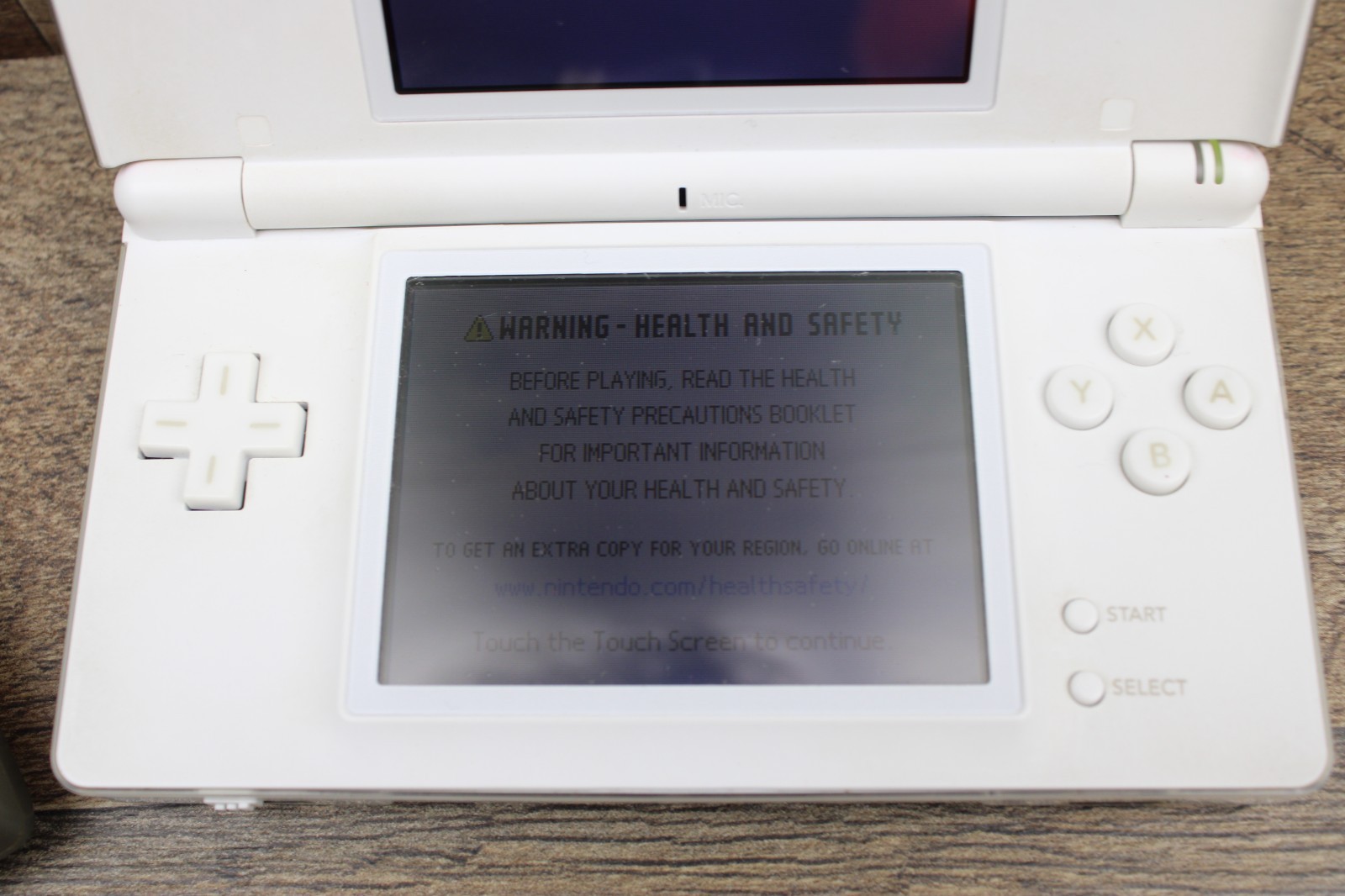 NICE Nintendo DS Lite USG-001 Polar White W/Charger & Game OEM