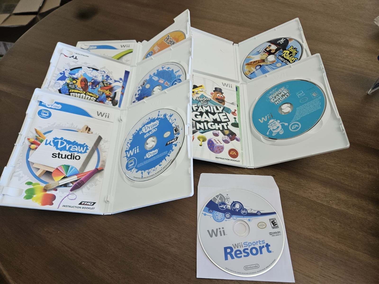 Nintendo Wii Black Console Bundle W/ DrawPad & (6) Games Wii Resort *Tested