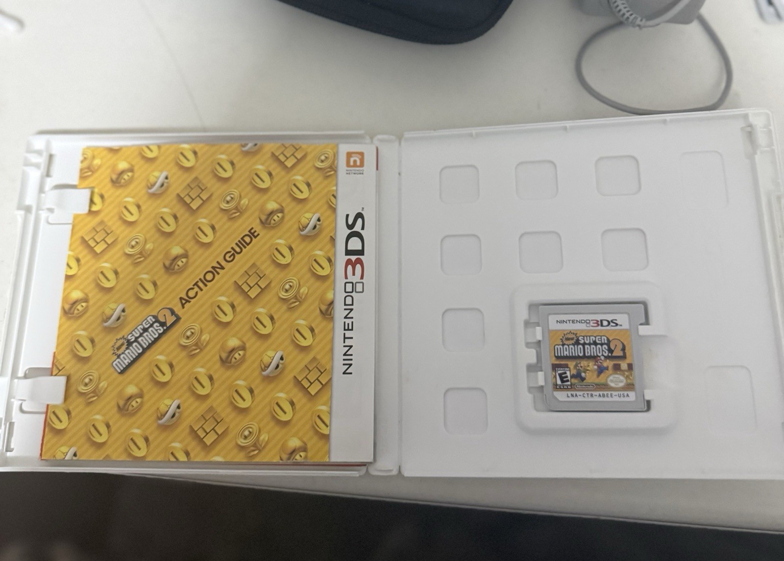 Original 2DS Blue Console with box and charger + 3 games & Carrying Case