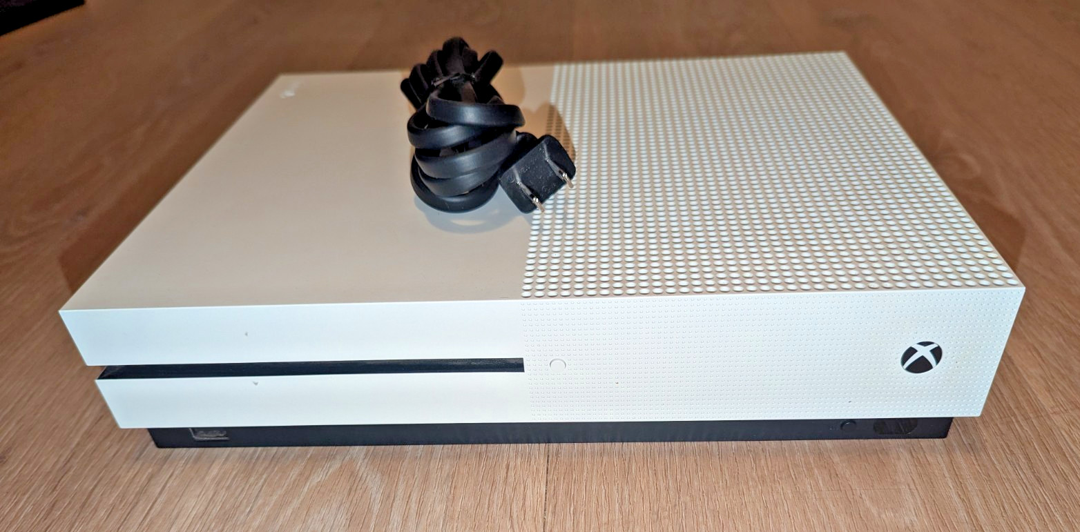 Xbox One S – Boots but unstable – suspected failing hard drive – for Repair
