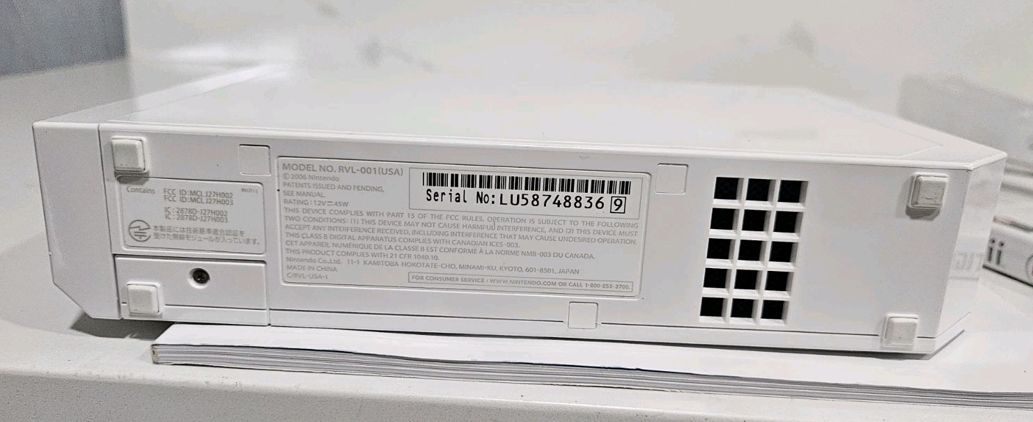 Nintendo Wii Console Bundle White RVL-001/Wii Remote And More No Power Cable