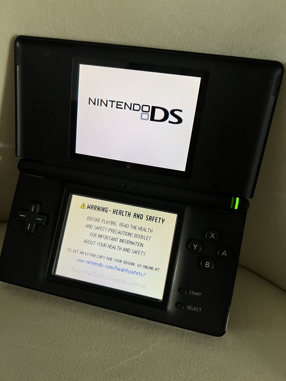 Nintendo DS Lite Black Touchscreen Handheld w/ Carry Case,Headphones Works!