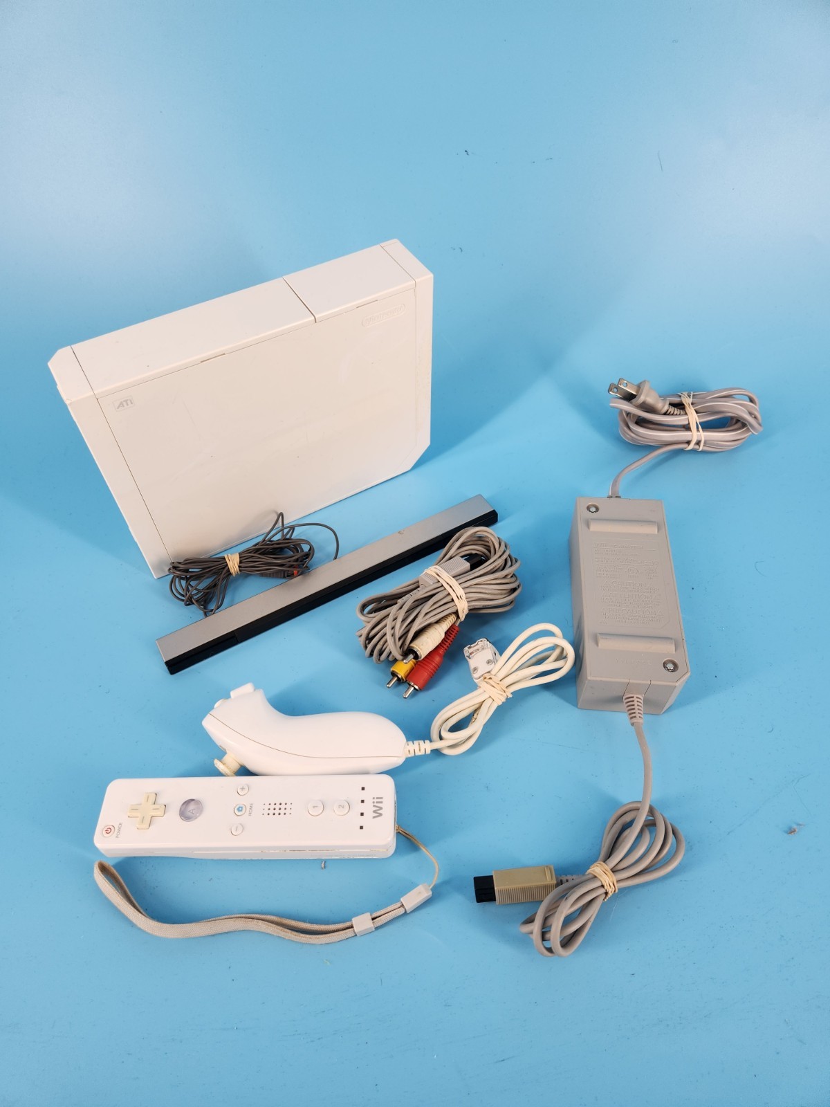 Nintendo Wii Game Console RVL-001 Bundle, USA Version, White