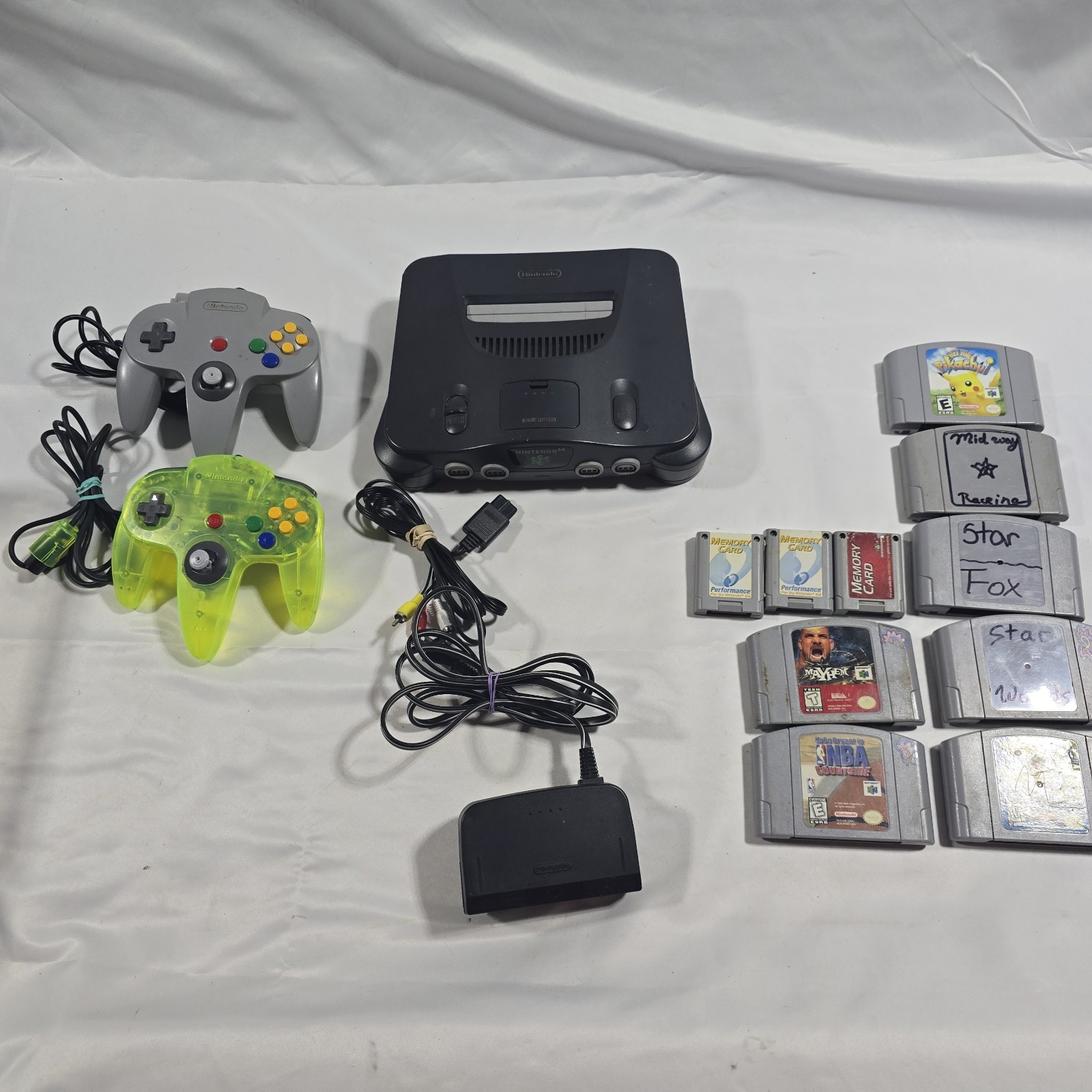 Nintendo 64 N64 Black Console Bundle With 2 Controllers 7 Games 3 Memory cards