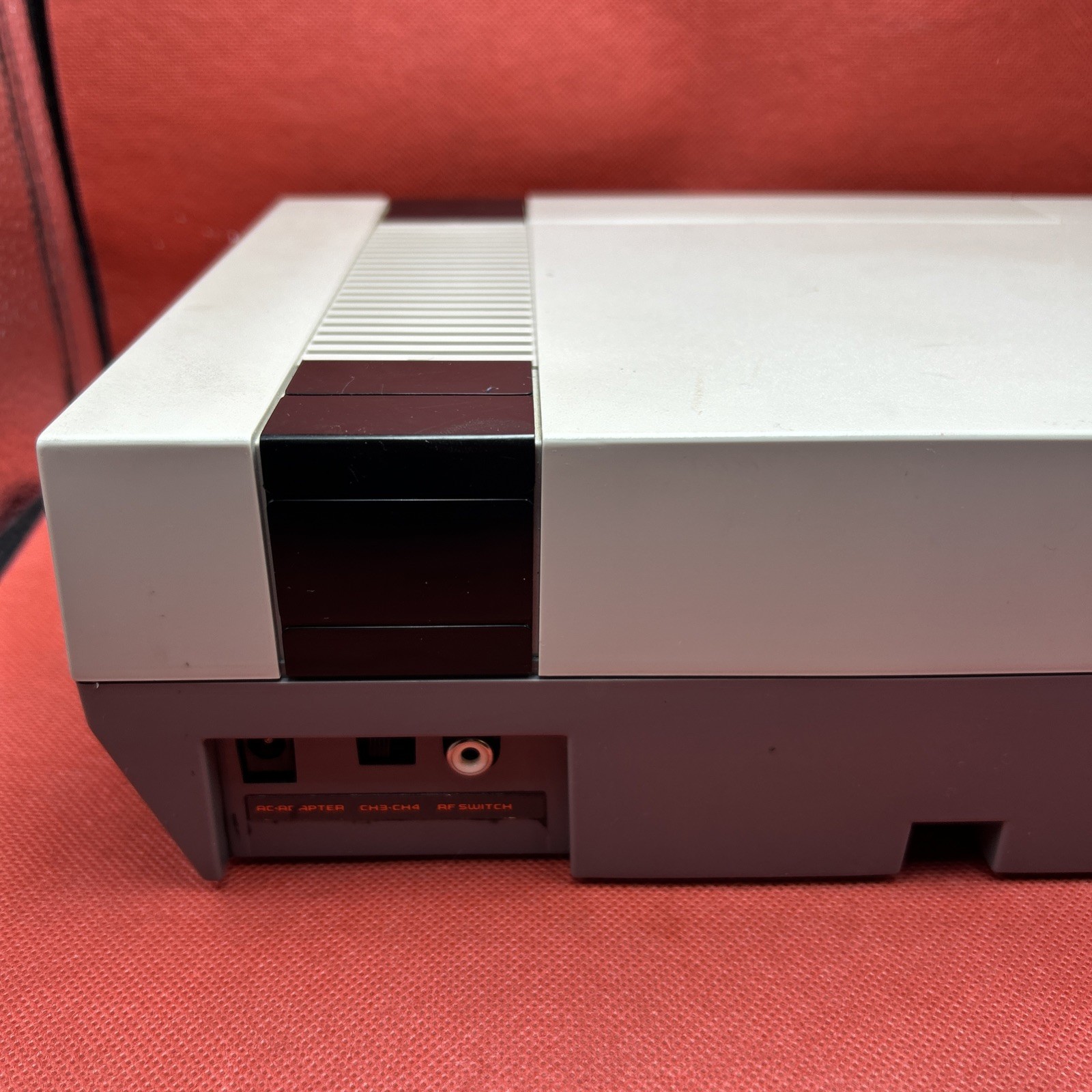 Nintendo Entertainment System NES Action Set CIB Box With Zapper And Game