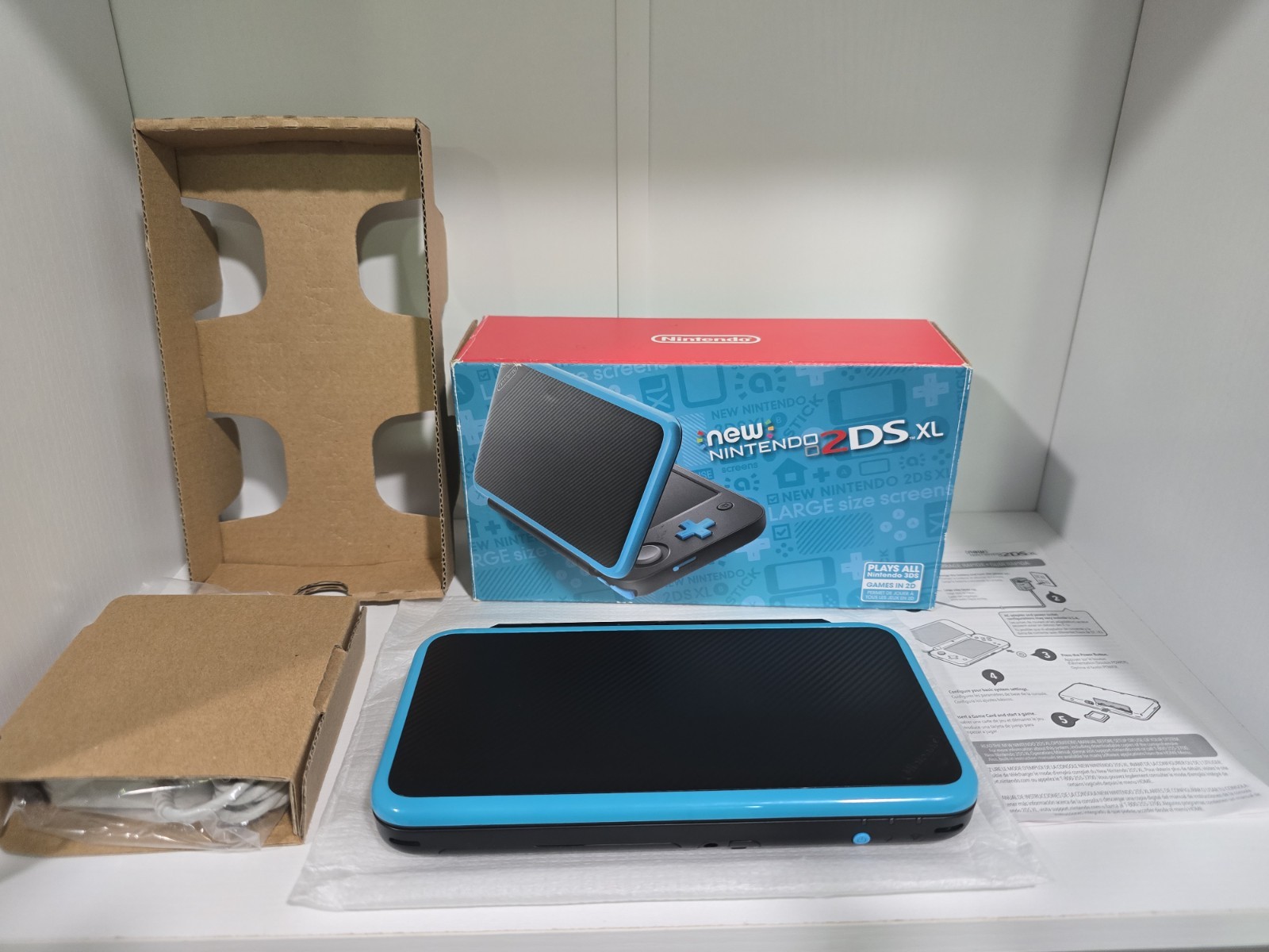 Nintendo 2DS XL Console (CIB) with inserts, charger, manual, SD and Mario Game
