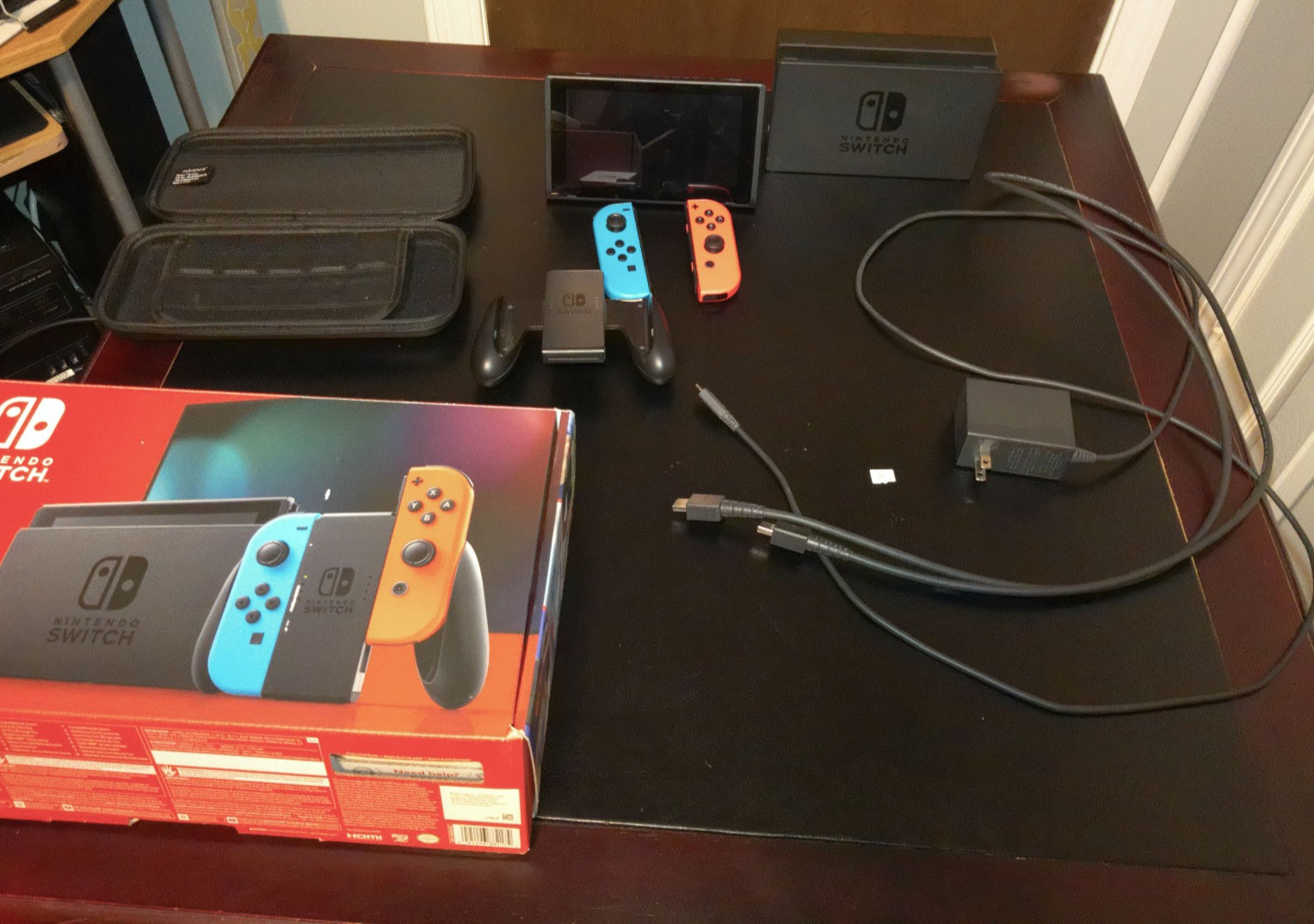Nintendo Switch console bundle – 32GB Neon Red / Neon Blue (HAC-001)