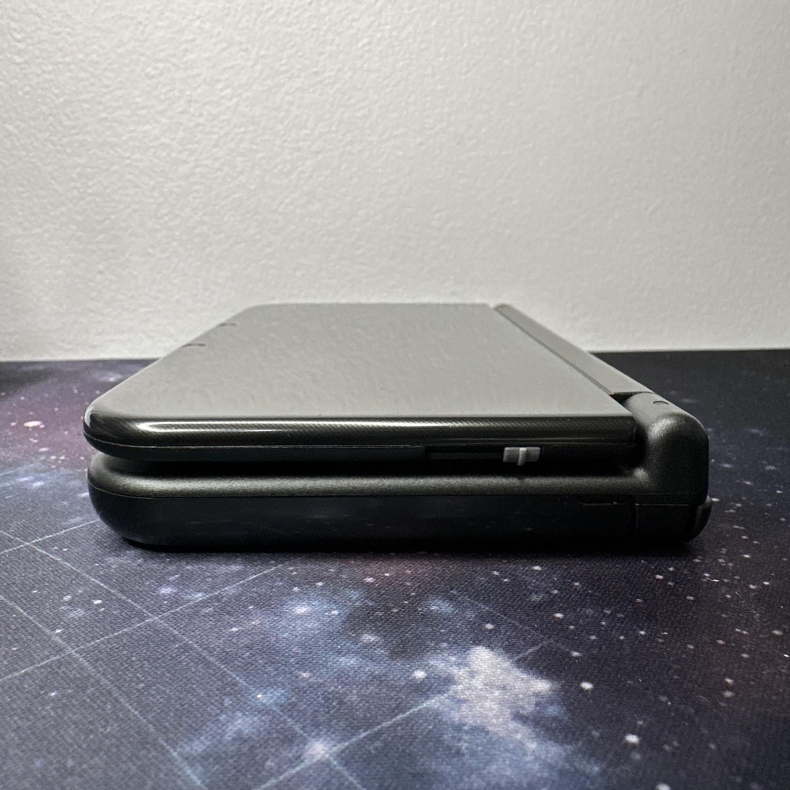 Nintendo New 3DS XL – Metallic Black – Excellent Condition – 512gb SD included
