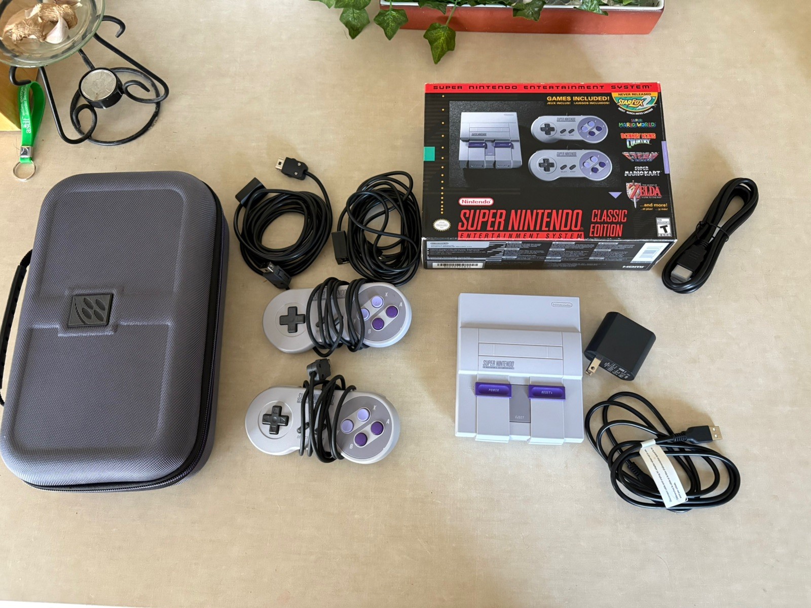 Super Nintendo SNES Mini Classic Edition CLV-201, 2 10ft extensions, Case