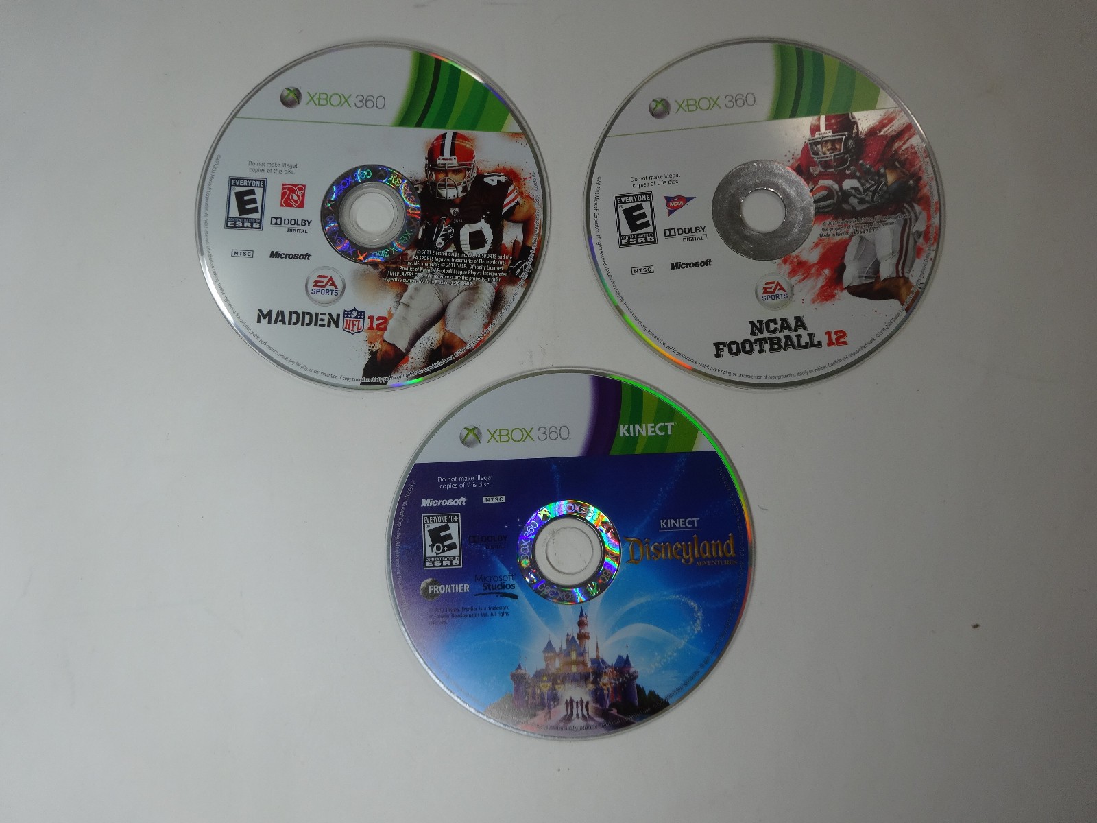 Xbox 360 S 256 GB Bundle: 1439 Console, Kinect , controller and 3 games; Tested