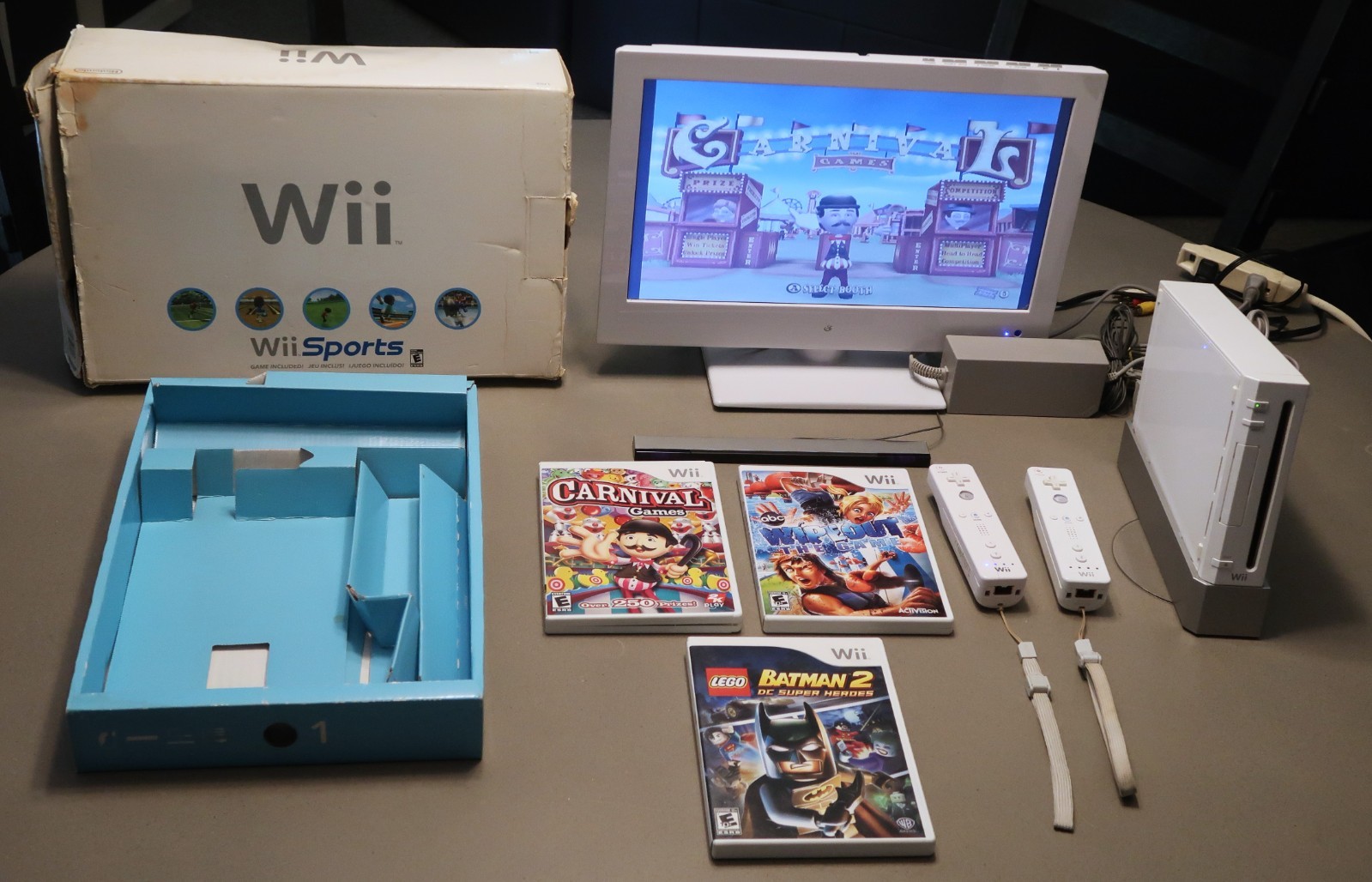 Nintendo Wii Console Wii Retro Game System w/ Original Box Lego Batman Carnival