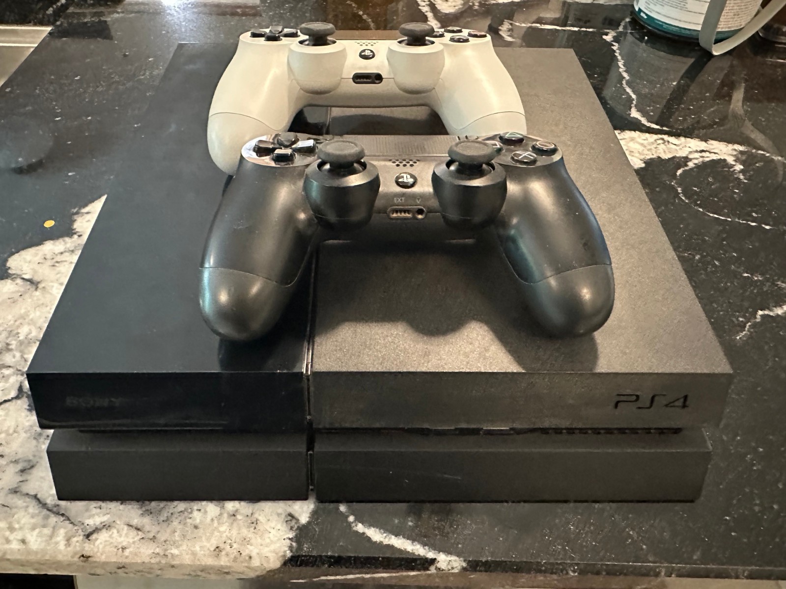Sony PlayStation 4 500gb Black Console w/ Two Controllers. TESTED! NO CABLES!