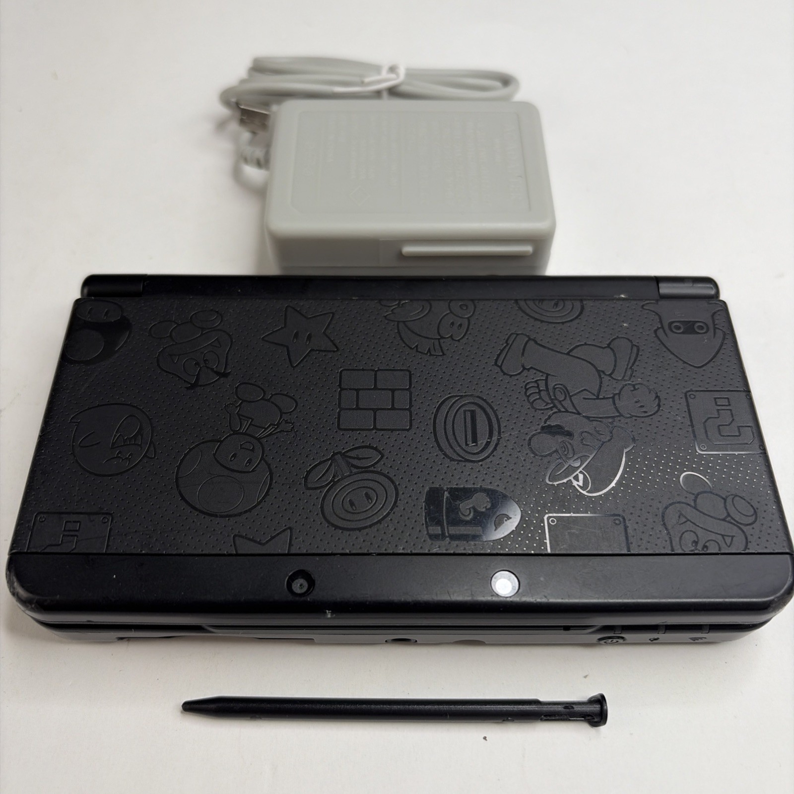 New Nintendo 3DS Mario Edition Black Friday Edition US Model W Charger Stylus