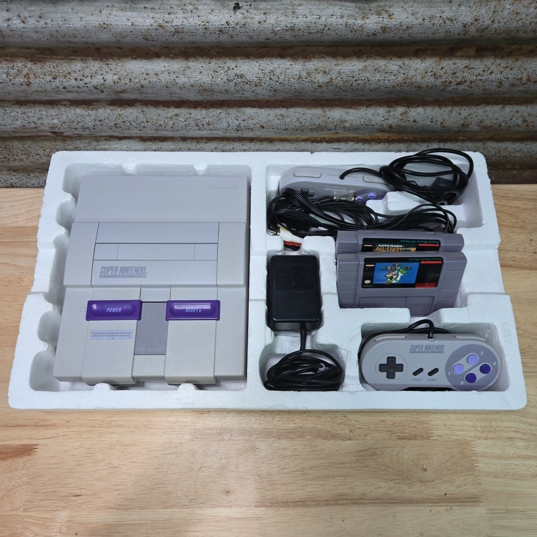 Nintendo Super NES Super Set Console Super Mario World/Mario All Stars in Box