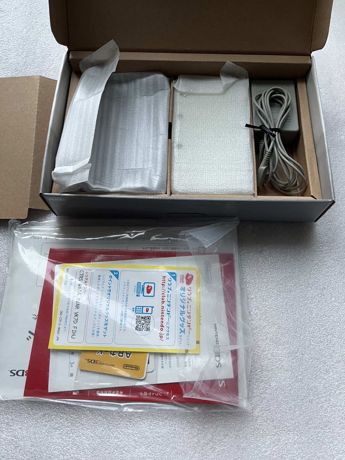 Nintendo 3DS Handheld System In Box Ice White – excellent condition Japan
