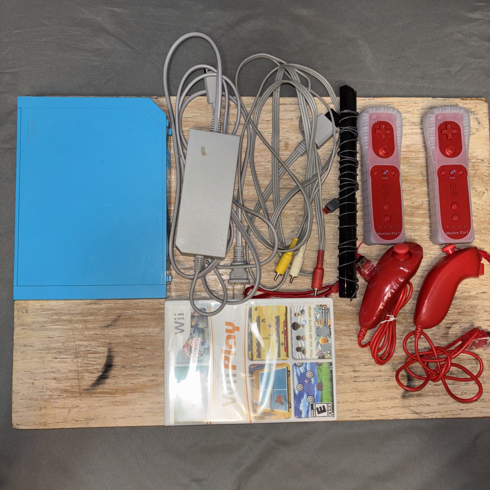 Nintendo Wii (RVL-101) Limited Edition Console Blue With Wii Play Test/Working