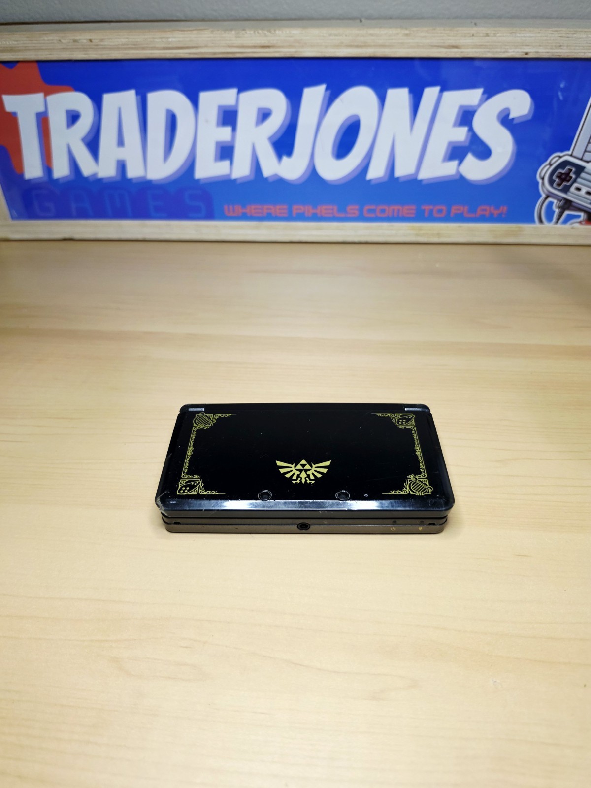 Nintendo 3DS The Legend of Zelda 25th Anniversary Black Console W Charger Stylus