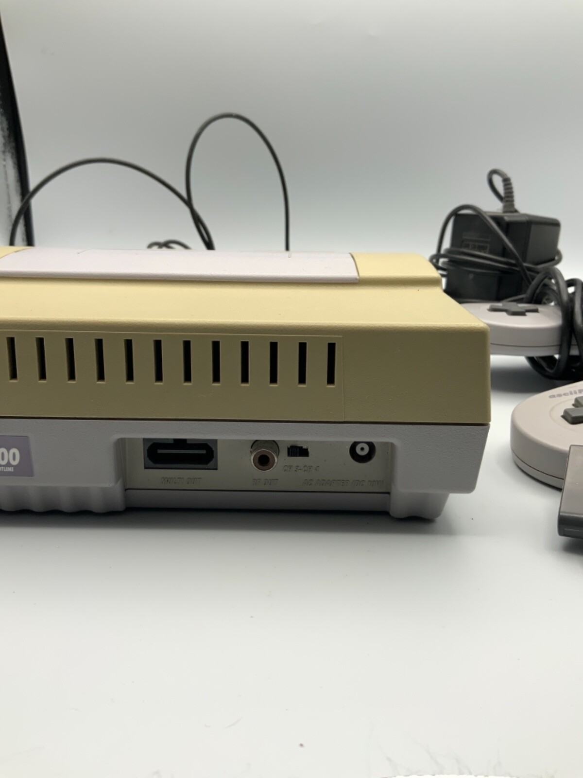 Super Nintendo Entertainment System: Console 2 Controllers OEM With Cables
