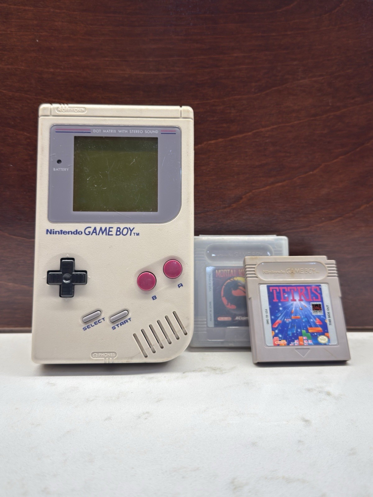 Nintendo Game Boy DMG-01 Gray Handheld w/ Tetris & Mortal Kombat (Powers on)