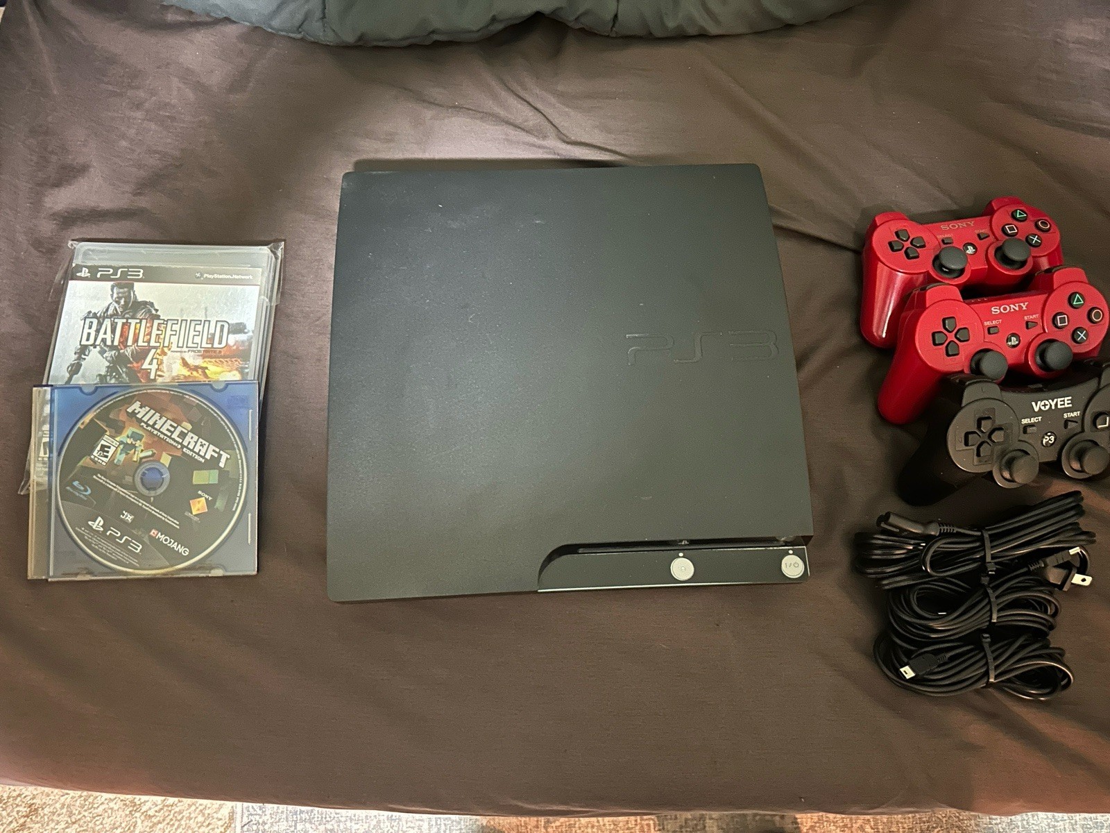 PlayStation 3 Slim Console/3 Controllers/charging Cables/ Minecraft-BF4