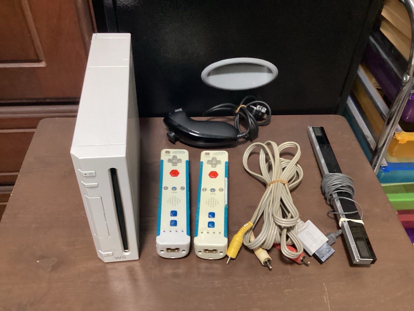 Nintendo Wii RVL-001 Console No AC Adapter – 2 controllers, Nunchuck – Tested
