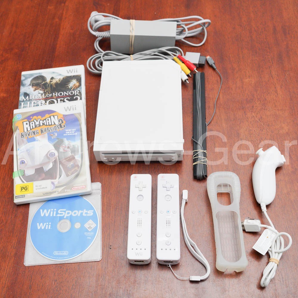 Nintendo Wii White Console Bundle – 2 Remotes, Nunchuk, Sensor Bar & 3 Games