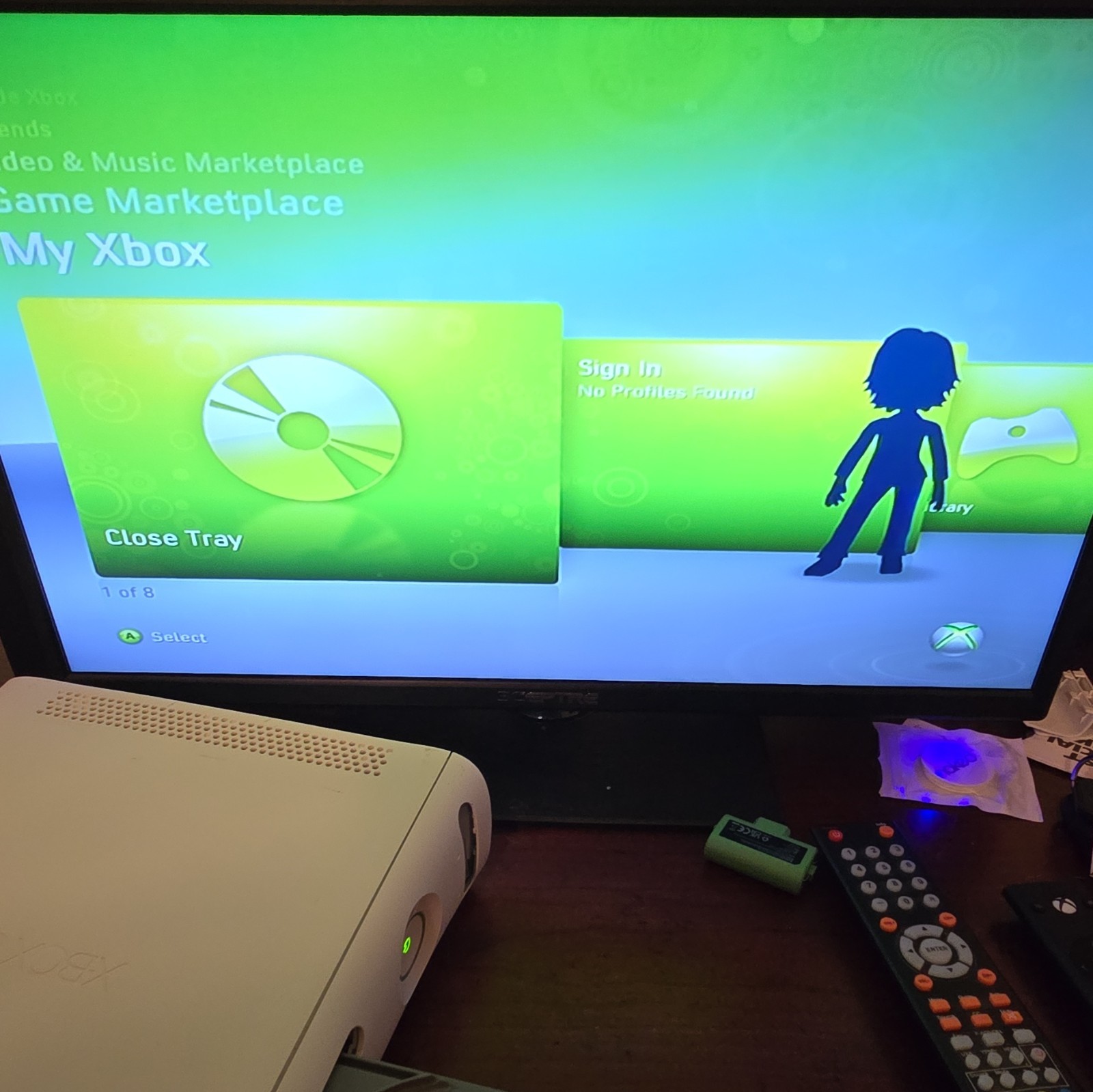 Microsoft Xbox 360 Console NXE White 512MB 1080p NTSC-U/C Dolby w/ AV Cables